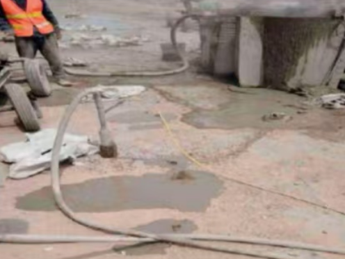 上蔡水泥混凝土路面板底注浆技术 路面脱空注浆整治方案