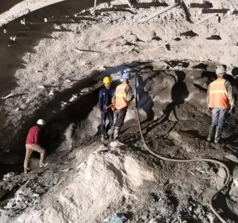 上蔡拱顶带模注浆料的施工流程及注意事项